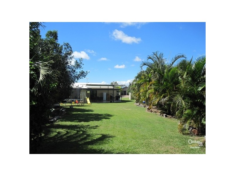 Bushland Beach QLD 4818