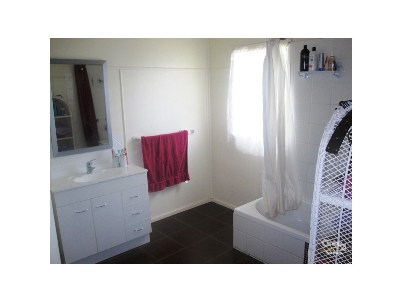 233 IRELAND ST, Oonoonba QLD 4811