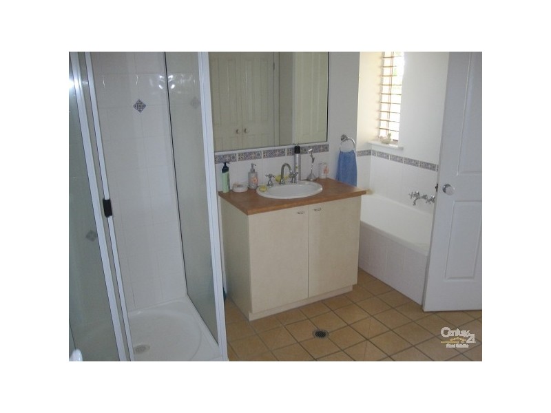 10/24 MARTINEZ AVENUE, West End QLD 4810