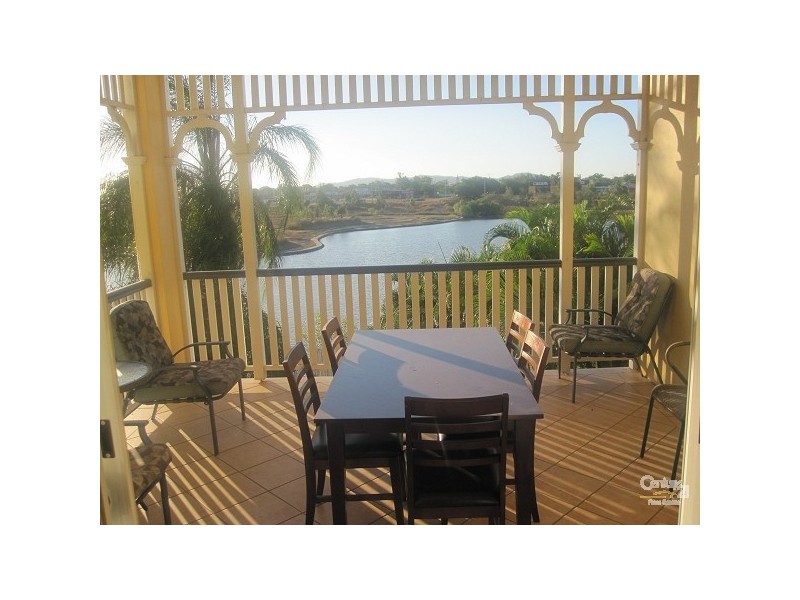 10/24 MARTINEZ AVENUE, West End QLD 4810