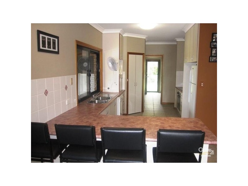 37 PACIFIC AVENUE, Bushland Beach QLD 4818