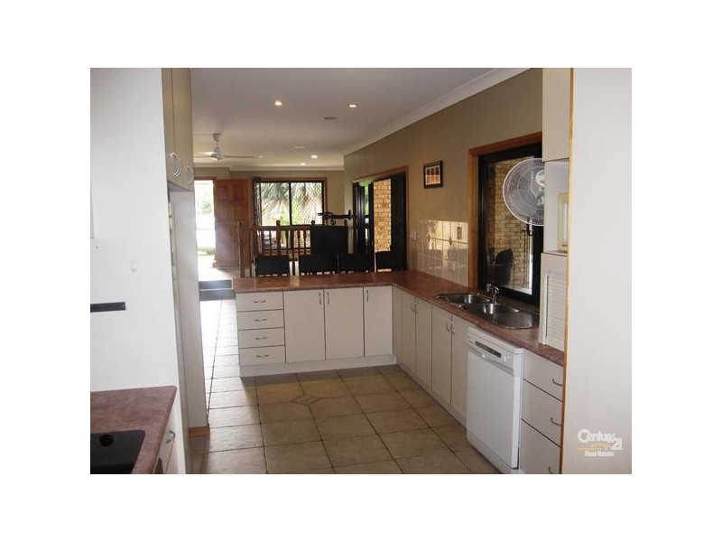 37 PACIFIC AVENUE, Bushland Beach QLD 4818