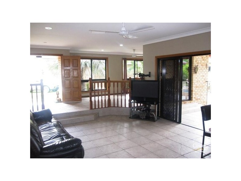 37 PACIFIC AVENUE, Bushland Beach QLD 4818