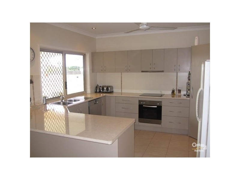 2 NEWELL CT, Mount Low QLD 4818