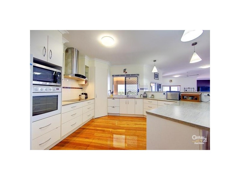 Bushland Beach QLD 4818