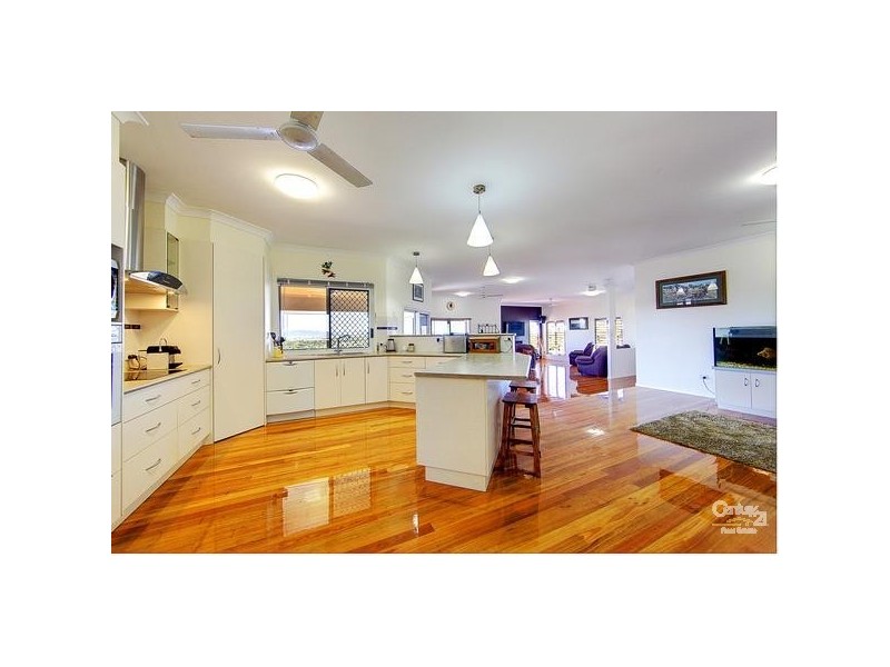 Bushland Beach QLD 4818