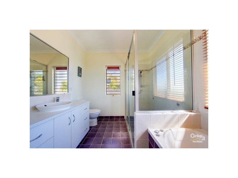 Bushland Beach QLD 4818