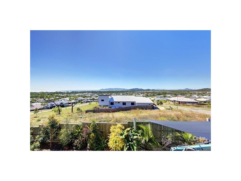 Bushland Beach QLD 4818