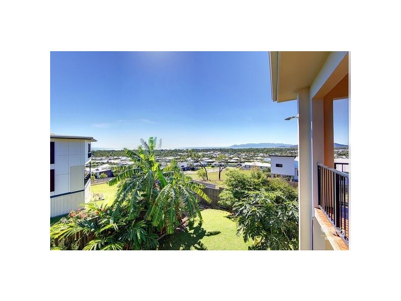 Bushland Beach QLD 4818