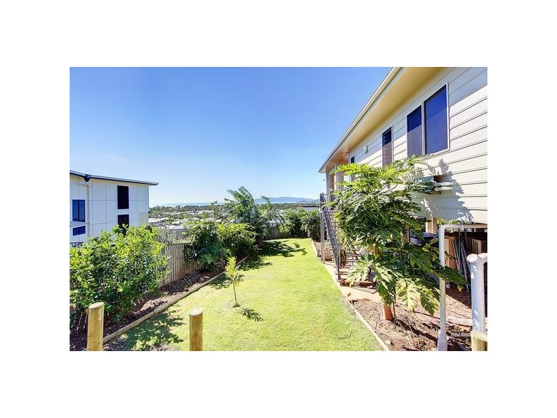 Bushland Beach QLD 4818