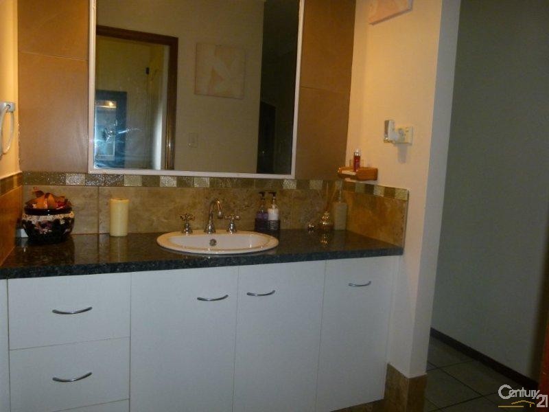 10 WARWICK COURT, Kirwan QLD 4817