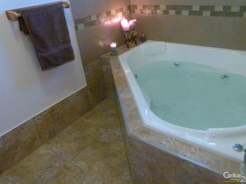 10 WARWICK COURT, Kirwan QLD 4817