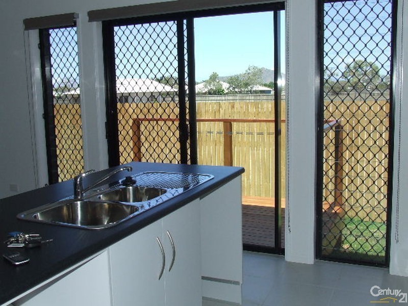 10 TAHLIA CCT, Mount Louisa QLD 4814