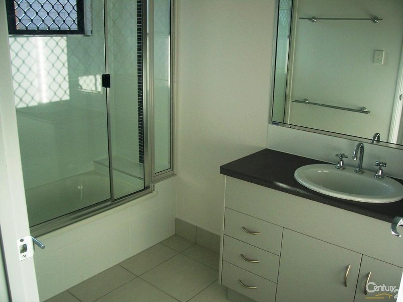 10 TAHLIA CCT, Mount Louisa QLD 4814