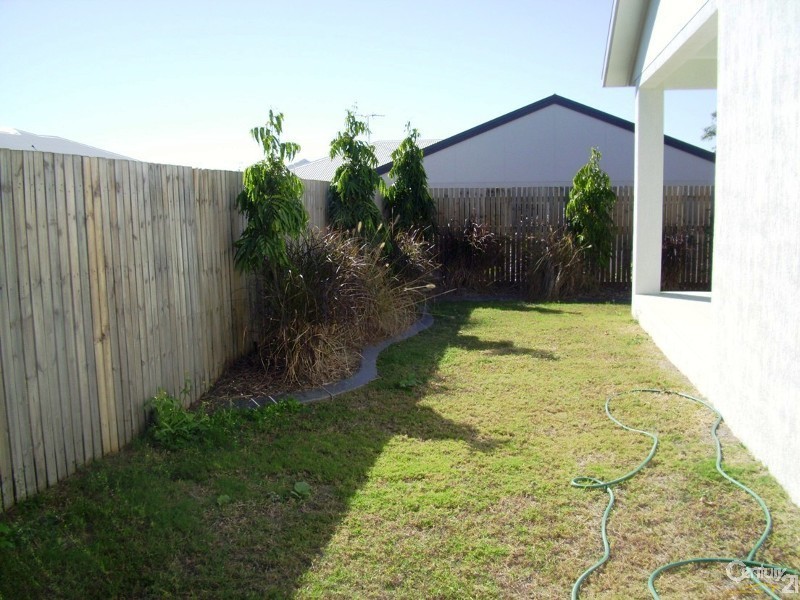 10 TAHLIA CCT, Mount Louisa QLD 4814