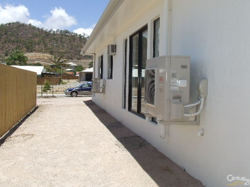 10 TAHLIA CCT, Mount Louisa QLD 4814