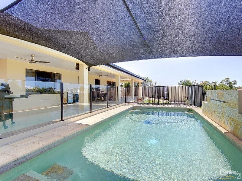 Bushland Beach QLD 4818