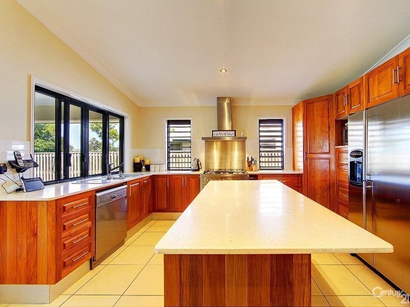 Bushland Beach QLD 4818