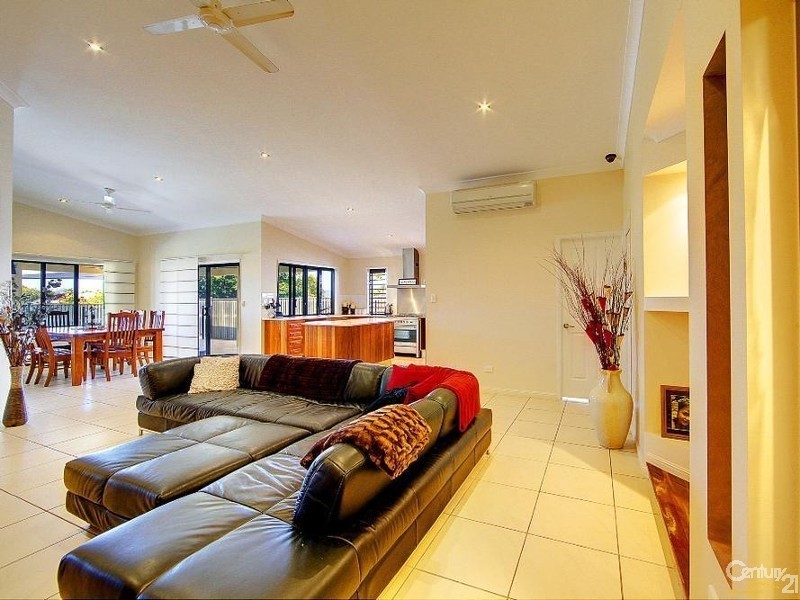 Bushland Beach QLD 4818