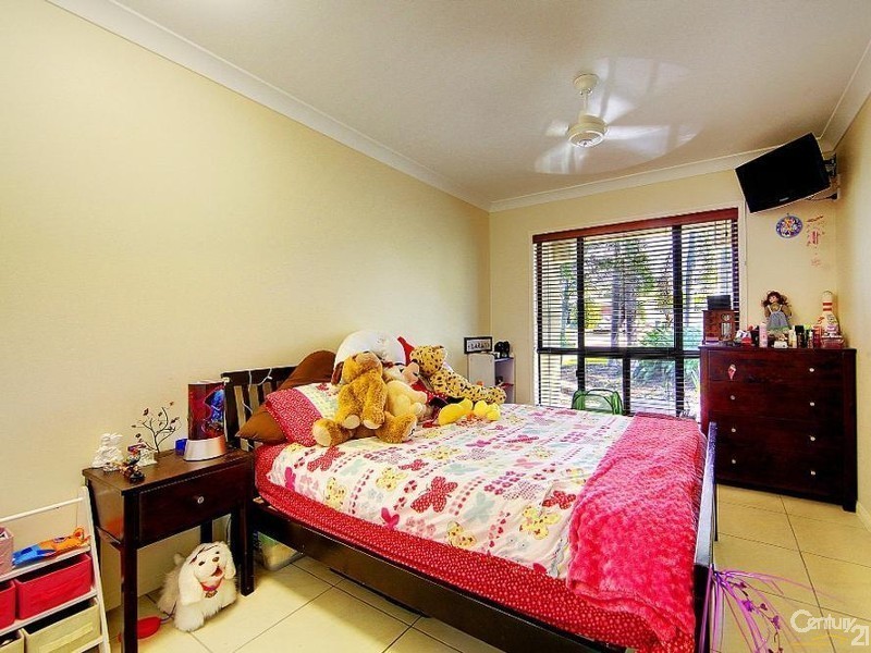 Bushland Beach QLD 4818