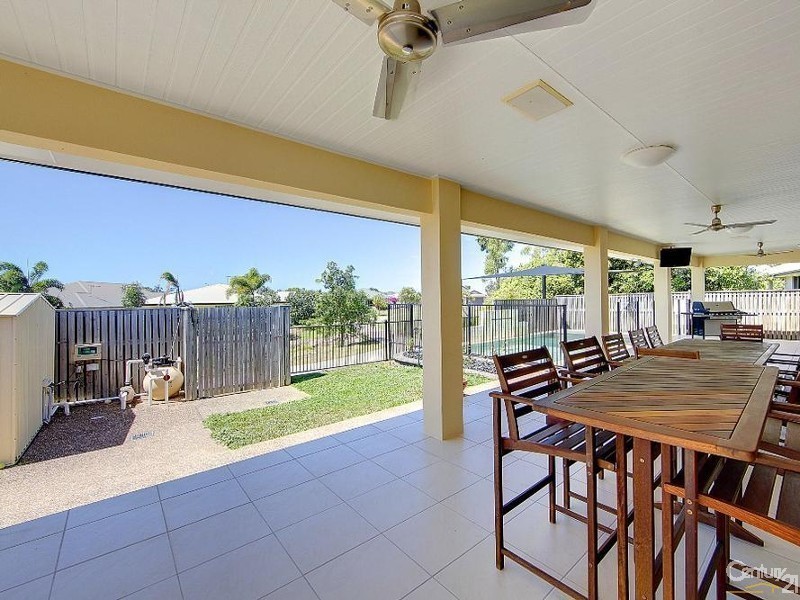 Bushland Beach QLD 4818