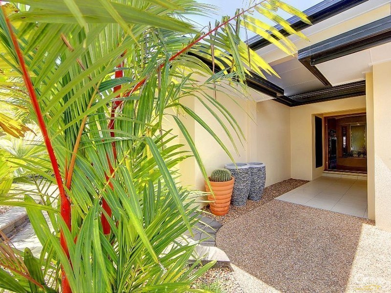 Bushland Beach QLD 4818