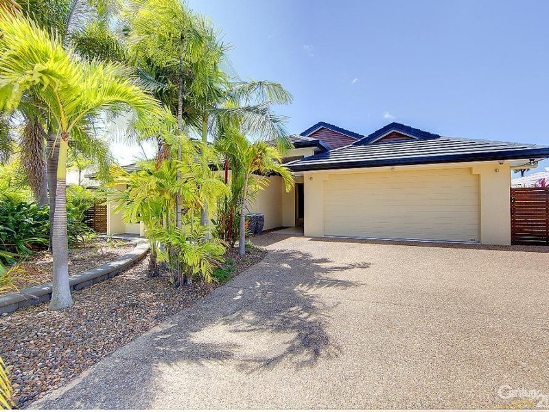 Bushland Beach QLD 4818