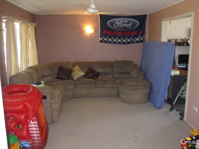 26 MERRYL STREET, Rasmussen QLD 4815