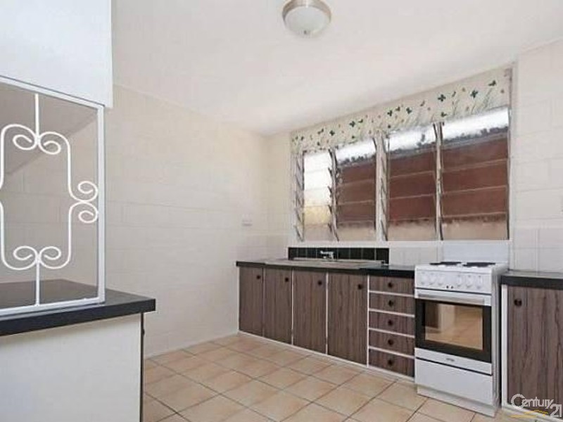 6 SALLOWS STREET, Pallarenda QLD 4810