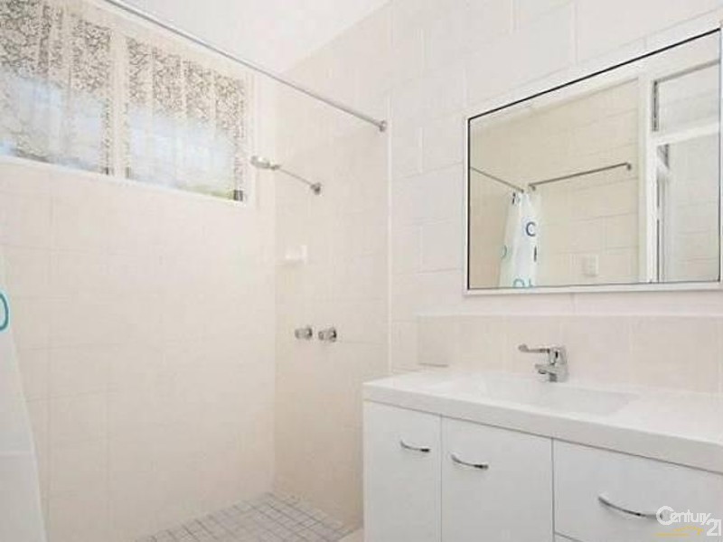 6 SALLOWS STREET, Pallarenda QLD 4810