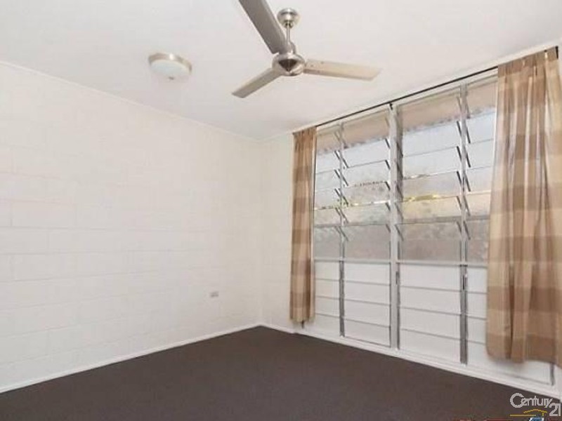 6 SALLOWS STREET, Pallarenda QLD 4810