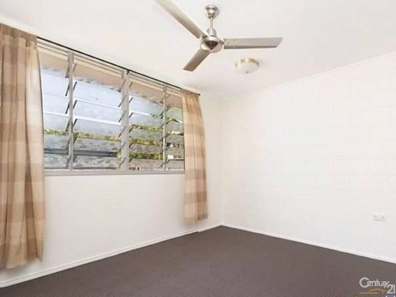 6 SALLOWS STREET, Pallarenda QLD 4810