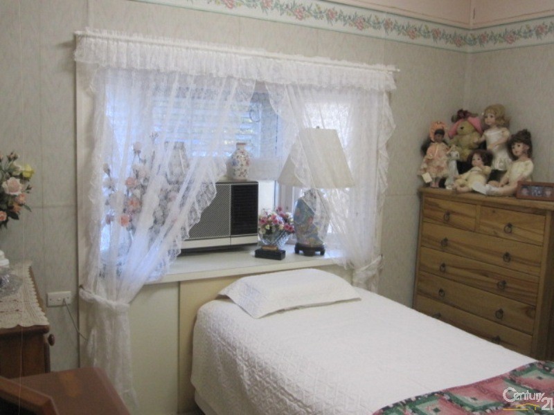 6 EIGHTH AVENUE, South Townsville QLD 4810