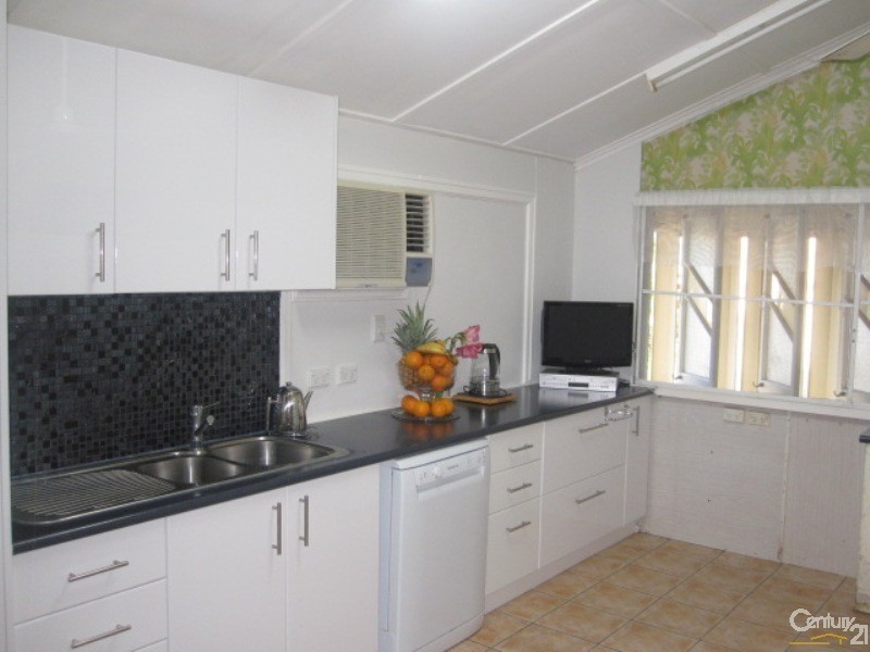 6 EIGHTH AVENUE, South Townsville QLD 4810