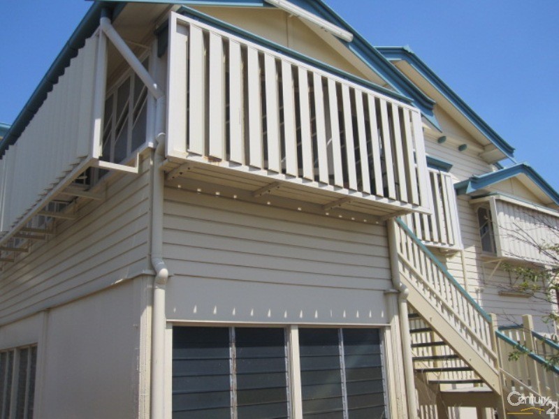 6 EIGHTH AVENUE, South Townsville QLD 4810