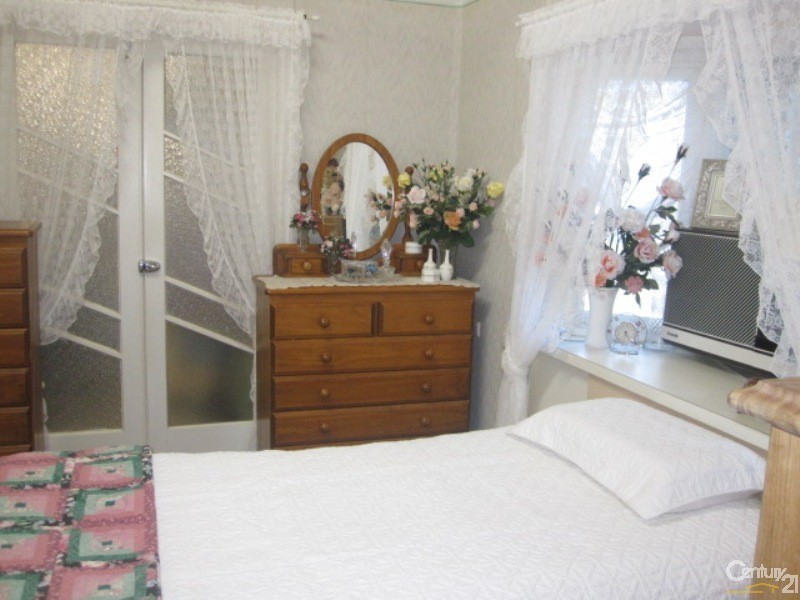 6 EIGHTH AVENUE, South Townsville QLD 4810