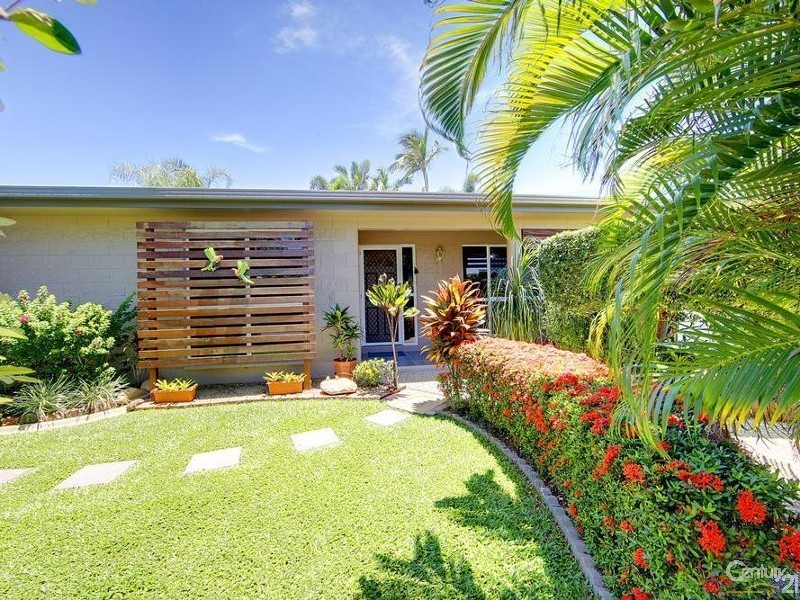 19 AMBER AVENUE, Rasmussen QLD 4815