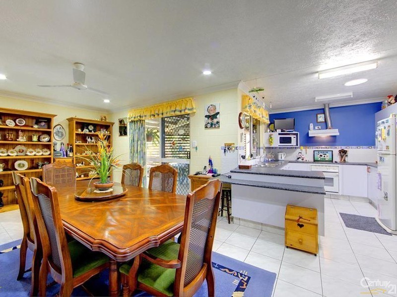 19 AMBER AVENUE, Rasmussen QLD 4815