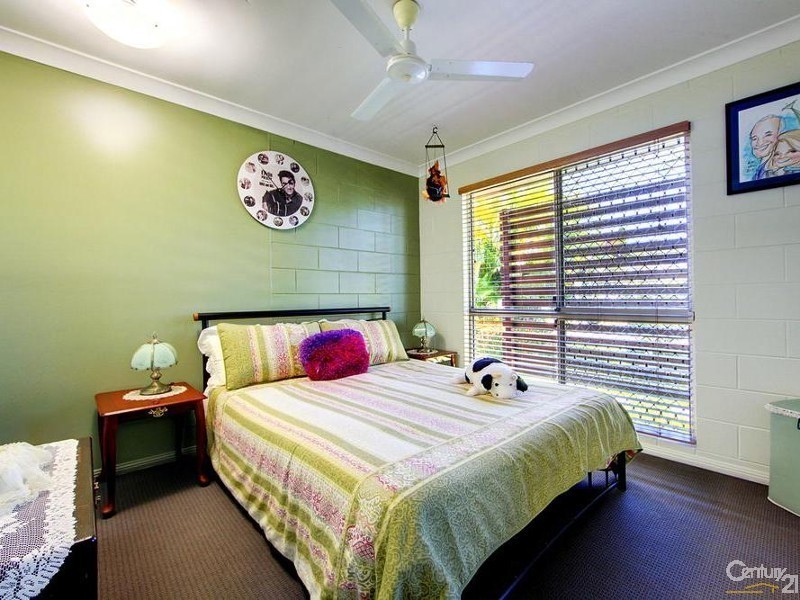 19 AMBER AVENUE, Rasmussen QLD 4815