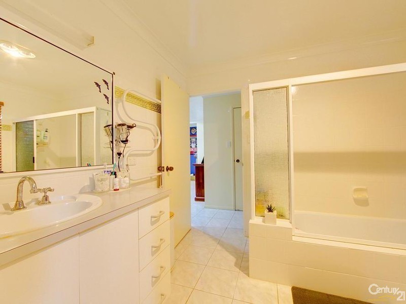 19 AMBER AVENUE, Rasmussen QLD 4815