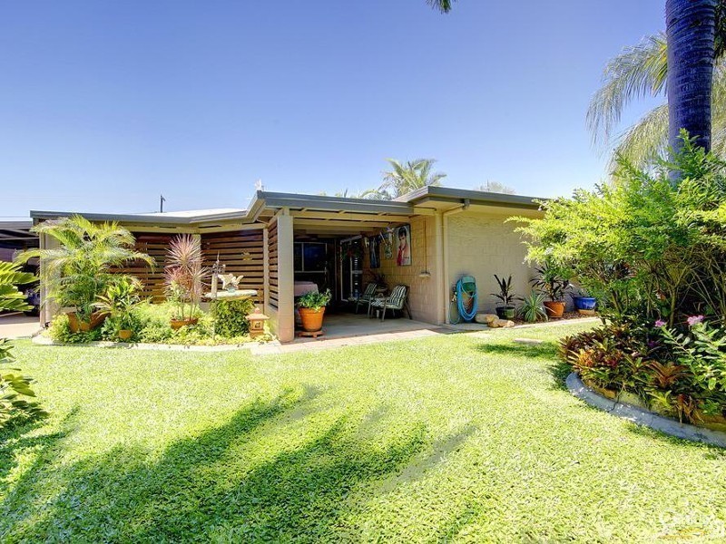 19 AMBER AVENUE, Rasmussen QLD 4815