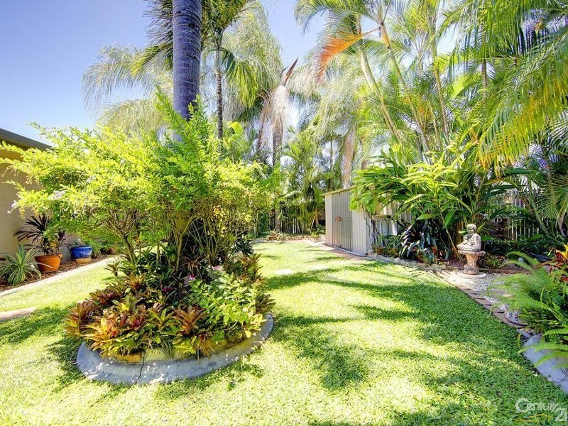 19 AMBER AVENUE, Rasmussen QLD 4815