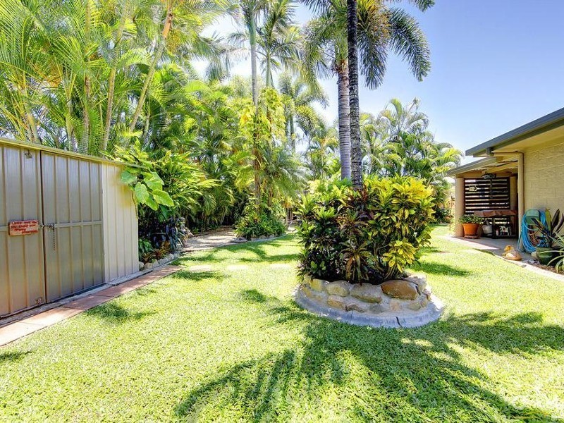 19 AMBER AVENUE, Rasmussen QLD 4815