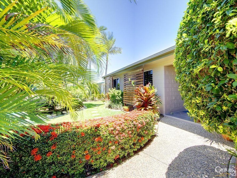 19 AMBER AVENUE, Rasmussen QLD 4815