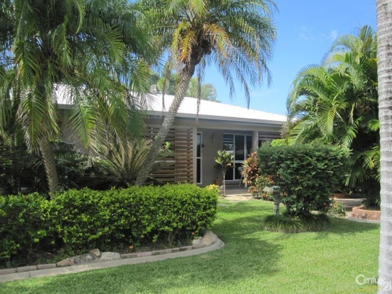 19 AMBER AVENUE, Rasmussen QLD 4815