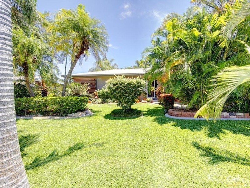 19 AMBER AVENUE, Rasmussen QLD 4815