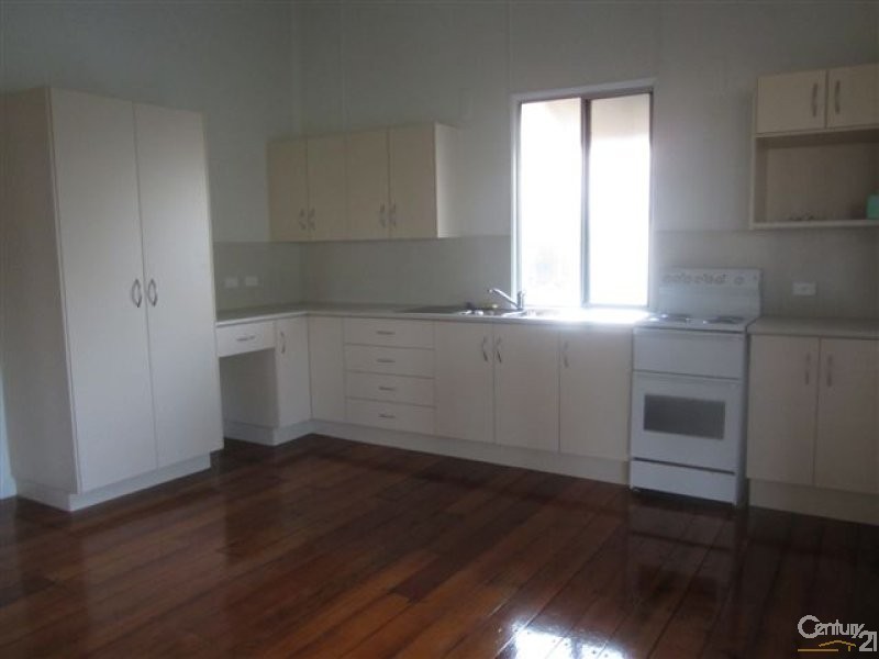 4 VIRGIL STREET, Hyde Park QLD 4812