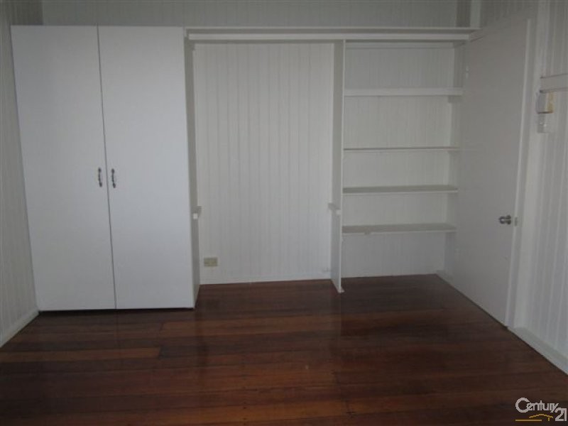 4 VIRGIL STREET, Hyde Park QLD 4812