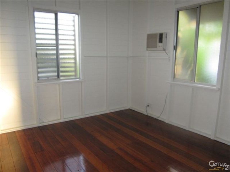 4 VIRGIL STREET, Hyde Park QLD 4812