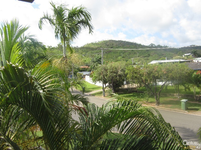 2 KELVIN STREET, Wulguru QLD 4811